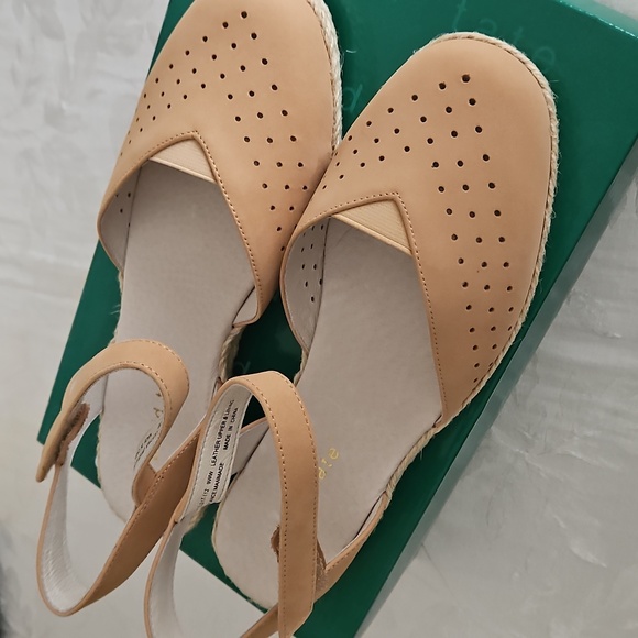 David Tate Canyon Sandals, Size 9WW. - Picture 9 of 9